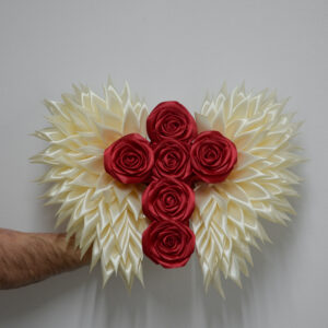 Kompozycja nagrobna - krzyż ze skrzydłami